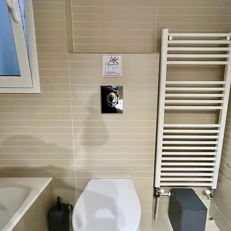 Apartment Bright 2 Bdr Pagrati